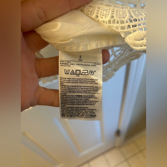 Banana Republic Ivory Circle Lace Sleeveless Top, Size Small - Picture 4 of 7